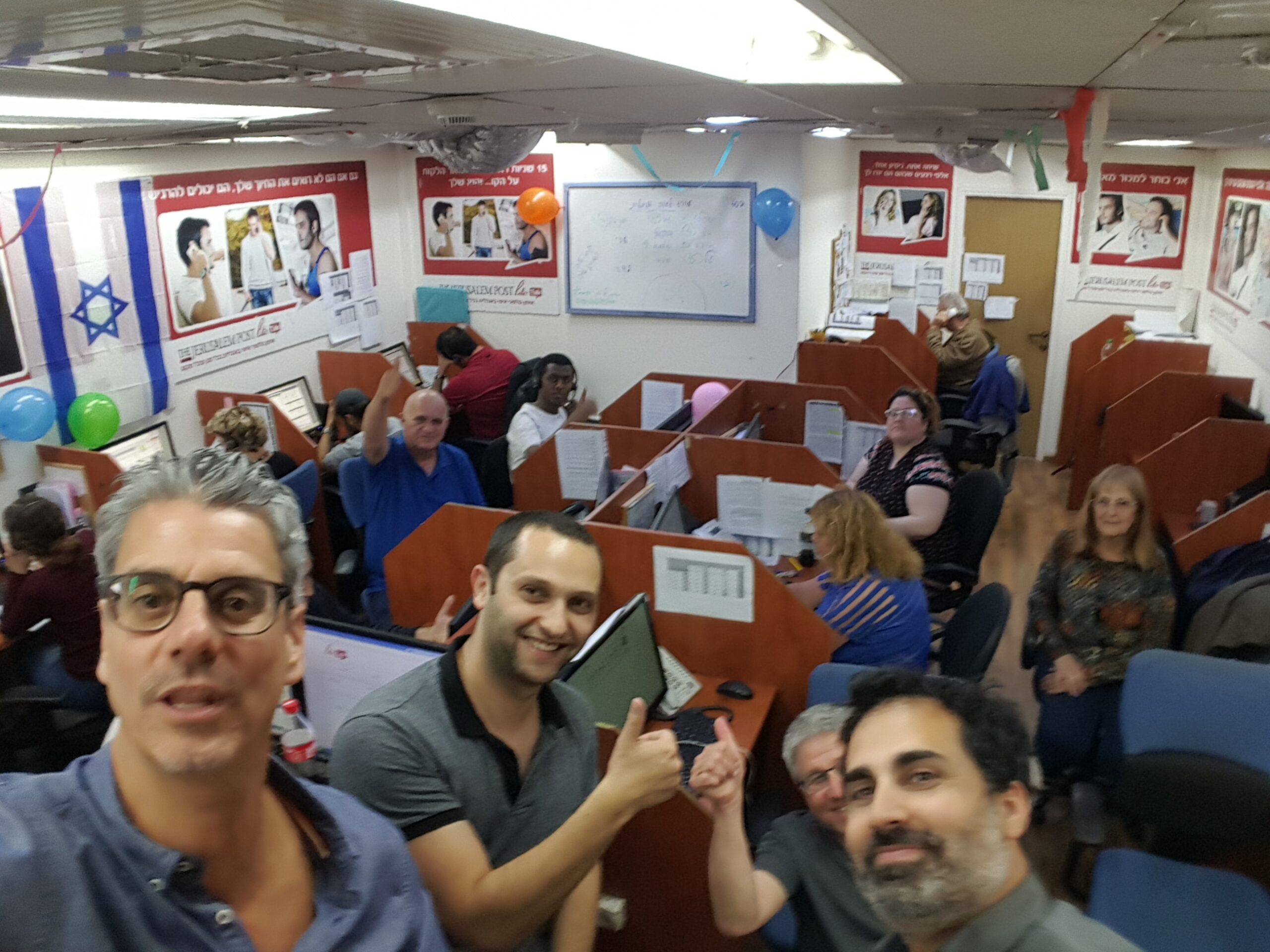 סדנת מוקד Up Standard - הסדנה שמשדרגת את מוקד המכירות בתהליך מהיר וחדשני, ונותנת לנציגי המוקד ולמנהלים את הכלים, האנרגיה והפוקוס להתמודד בהצלחה עם 3 הדברים הכי מאתגרים במוקד: